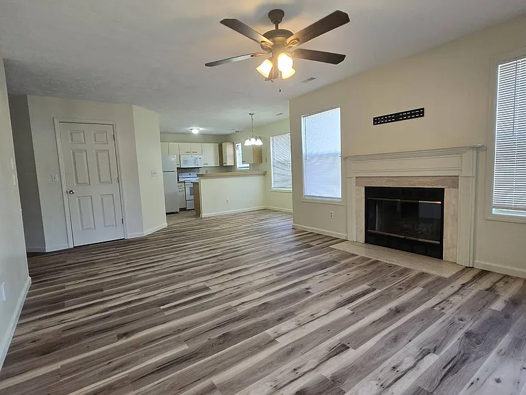 1001 Brookhollow Dr #4 — Photo 9
