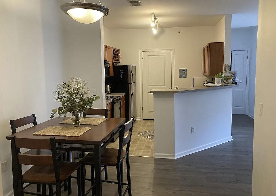 Kitchen / dining area.