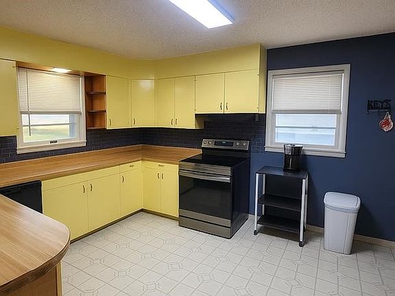 2nd image of 520 S Main St