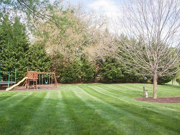 3rd image of 3026 Birkdale Ct