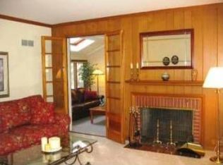 1631 E Hampton Rd, Whitefish Bay, WI 53217