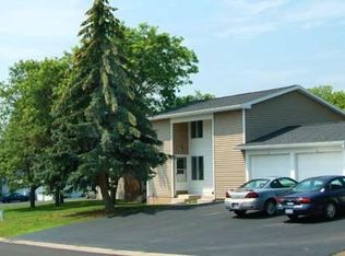 10 Parkwood Ln, Hilton, NY 14468