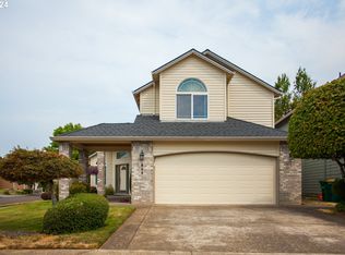 869 SW 26th St, Troutdale, OR 97060