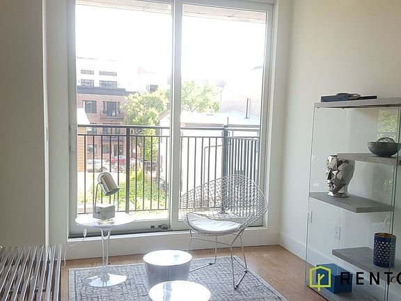 5th image of 824 Lexington Ave #403