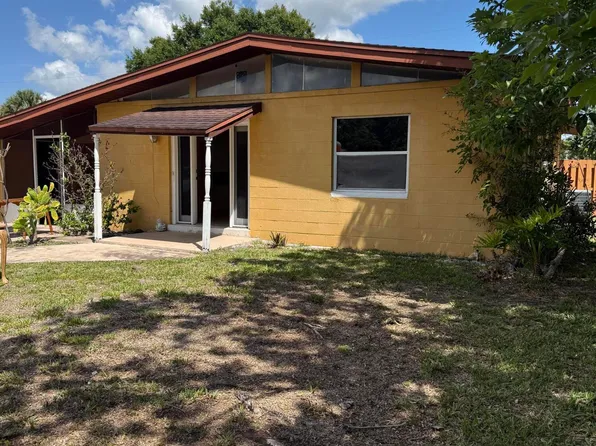 2252 Laden Rd, Melbourne, FL 32935