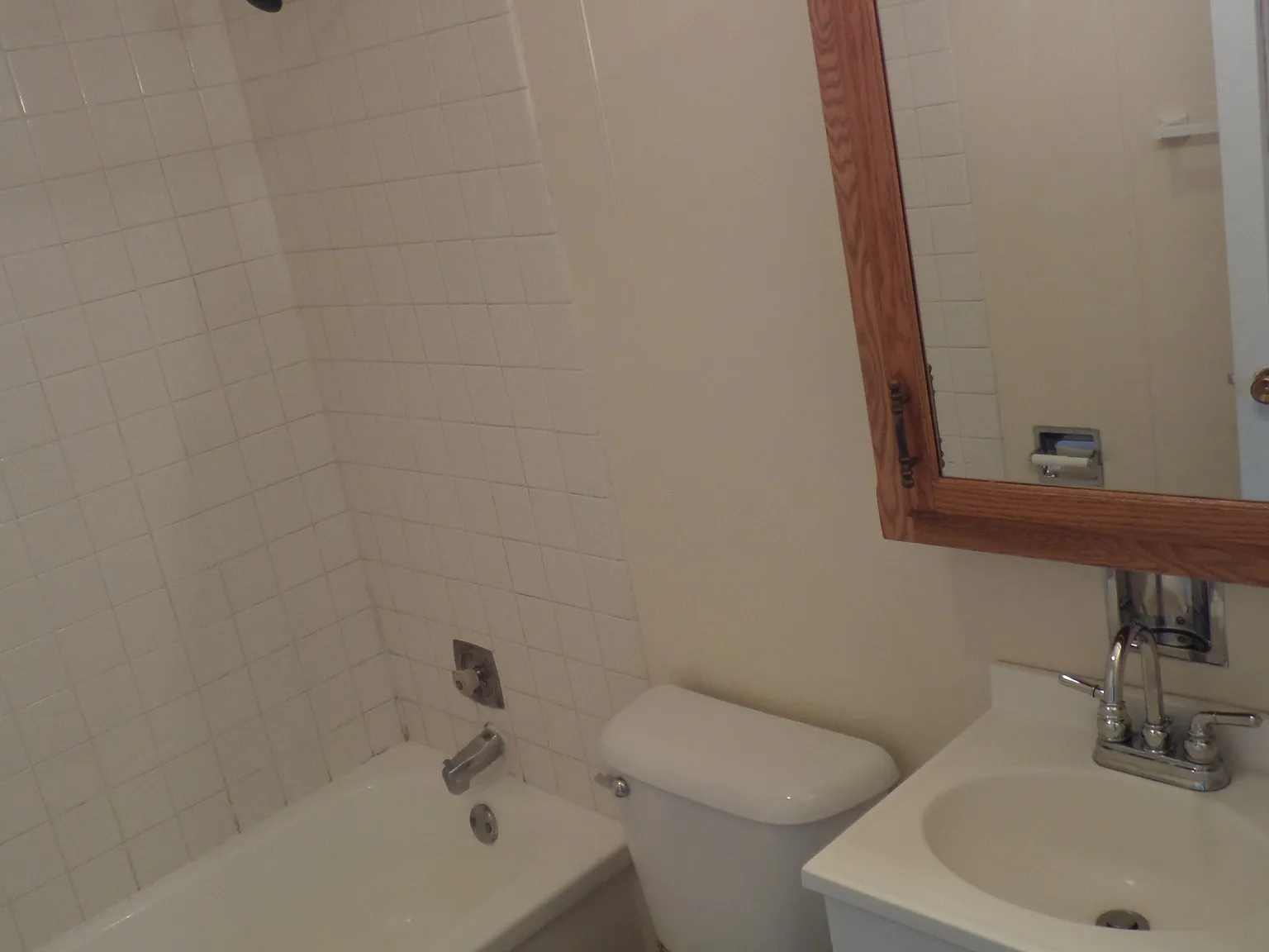 2 bed, 900 sqft, $1,050 — Photo 2