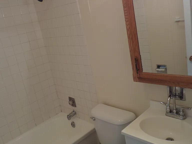 1138 Rushmoore Dr #7 — Photo 2