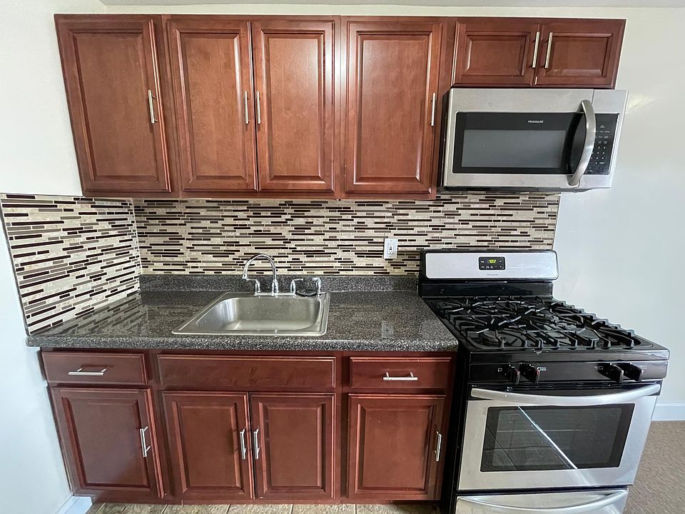 Kitchen (view 1)