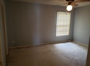 1233 King George Blvd APT 70, Savannah, GA 31419
