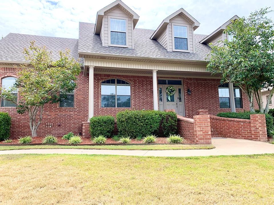 1st image of 307 Red River Dr