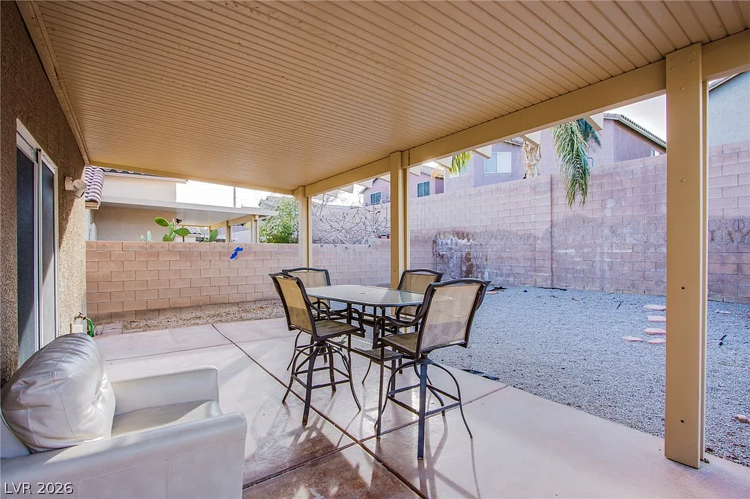 4 bed, 2.5 bath, 2044 sqft, $2,400 — Photo 4