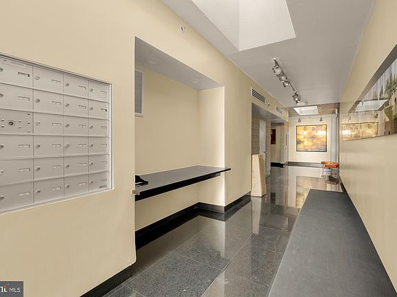 3rd image of 1654 Euclid St NW APT 202