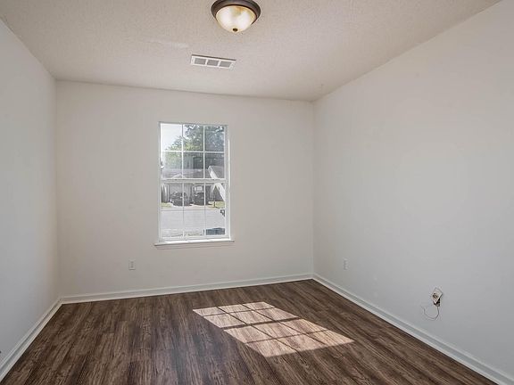 4th image of 1364 Southern Gardens Dr