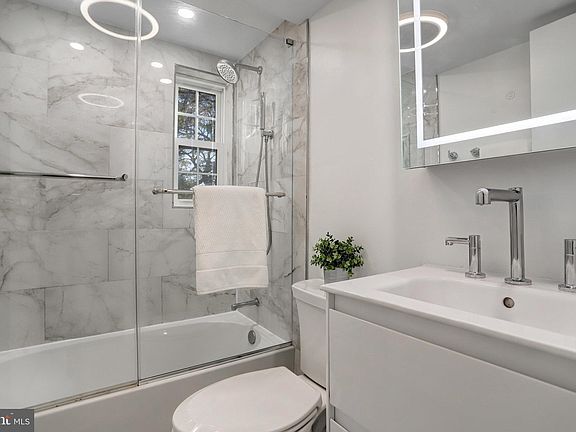 3rd image of 2023 21st St N APT 28