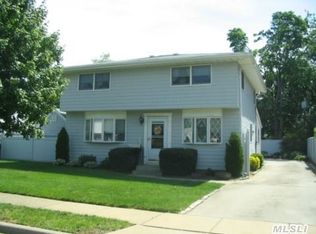 203 Lee Ave, Hicksville, NY 11801