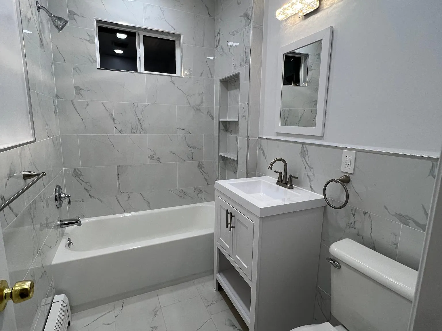 273 Davis Ave — Photo 3
