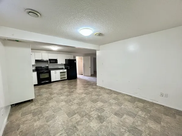 12915 69th St NW, Edmonton, AB T5C 0H3
