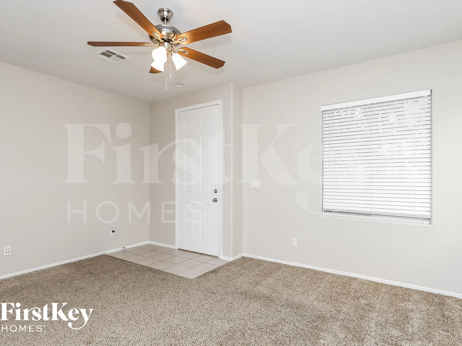 3 bed, 2.5 bath, 1385 sqft, $2,120 — Photo 4