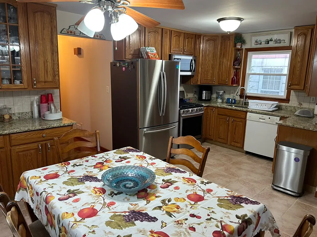 1 bed, 2166 sqft, $1,200 — Photo 2