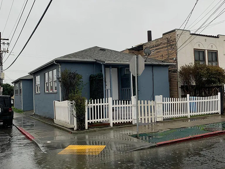 1096 Montgomery Ave — Photo 2