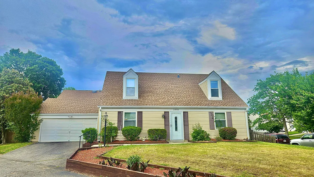 Building Photo - 2446 Hyannis Ln