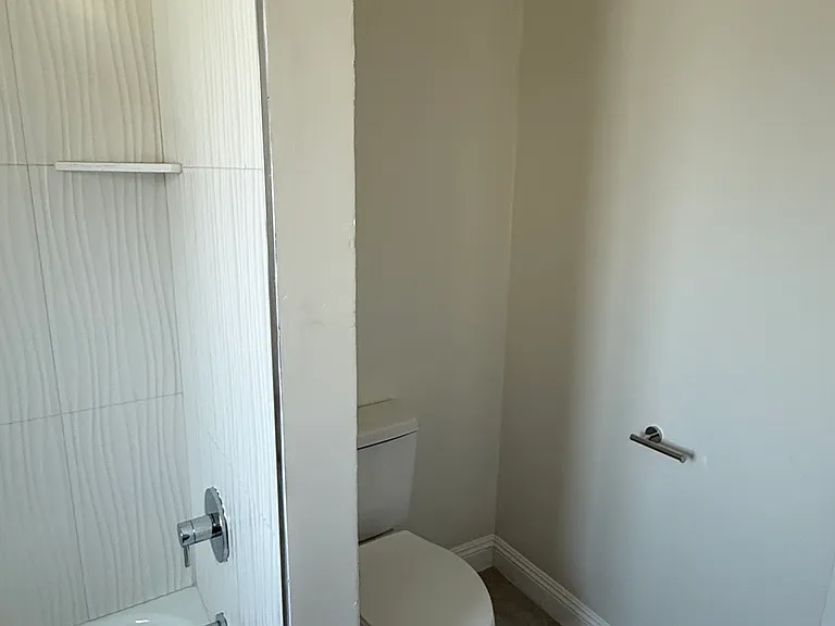 140 N Hayworth Ave #8 — Photo 10