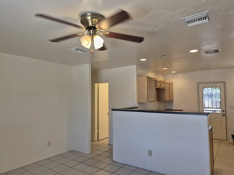 2810 E Norton Vis — Photo 7