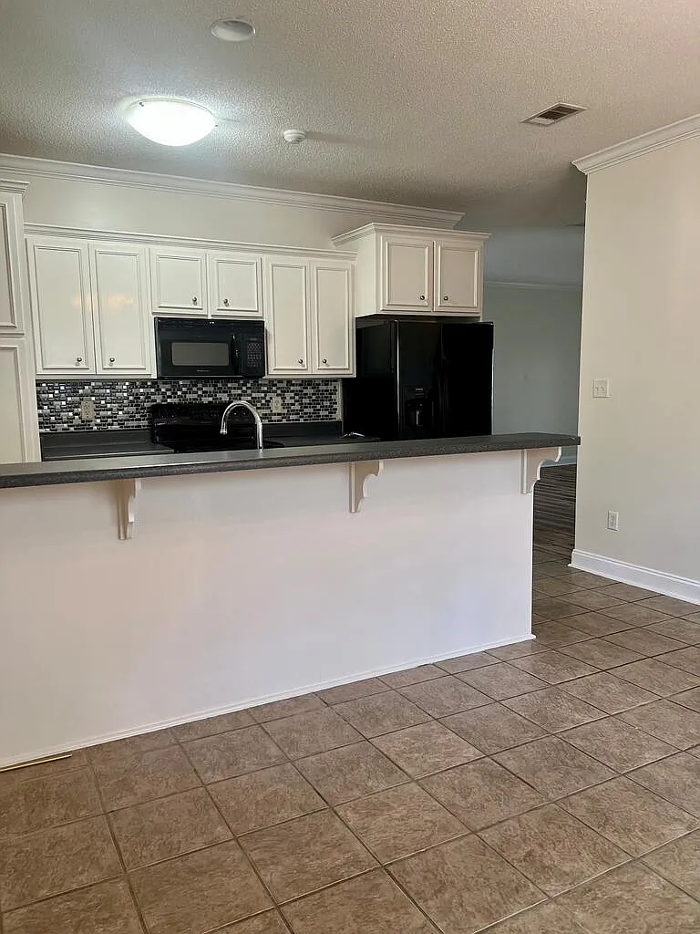 3 bed, 2.0 bath, 1680 sqft, $1,695 — Photo 3
