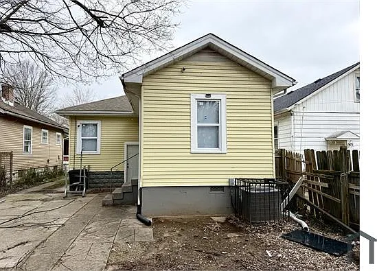 1545 Catalpa St — Photo 12