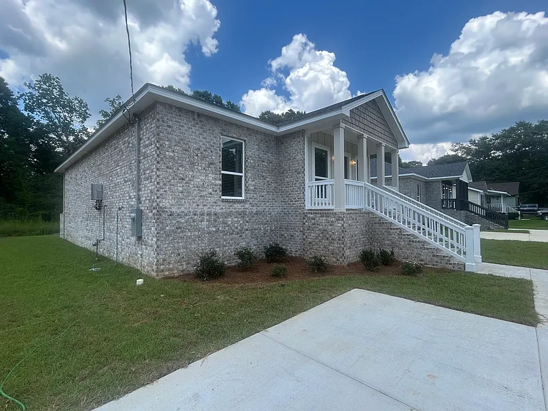 206 Mignionette Ave — Photo 2