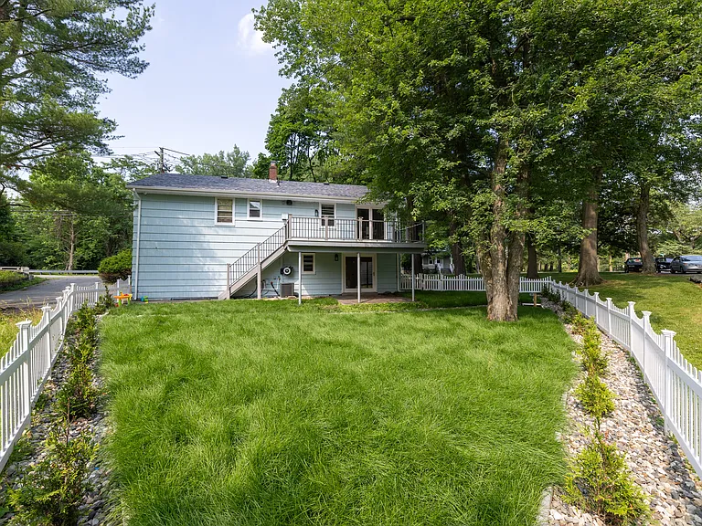 138 Grant Ave — Photo 20