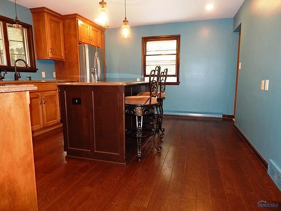 3rd image of 110 Landwehr Ave