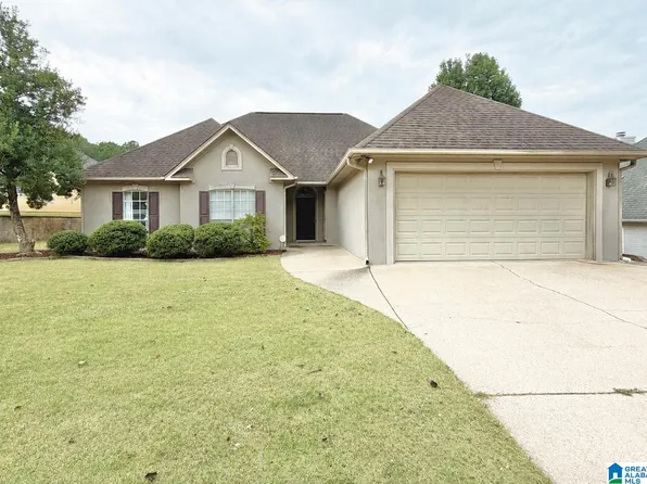 137 Saint Charles Dr, Helena, AL 35080