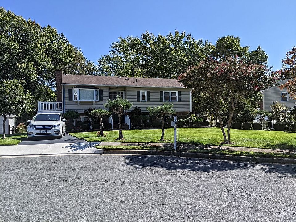 1st image of 304 Jade Ct NW