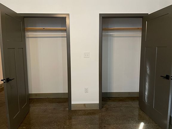 5th image of 110 E Chestnut St #102