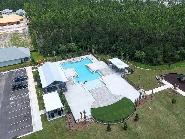 147 Ellery Ln — Photo 3