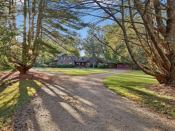 4th image of 1006 Remington Pl