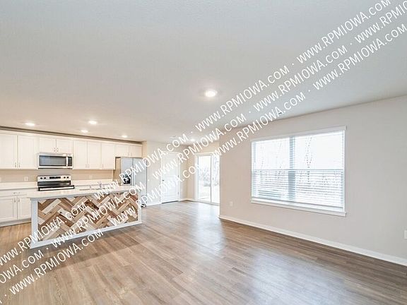 3rd image of 4533 SE Ember Ln