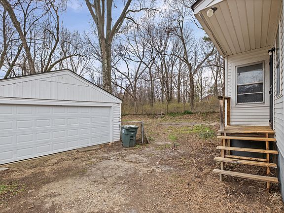 4th image of 2185 Slocum Ave