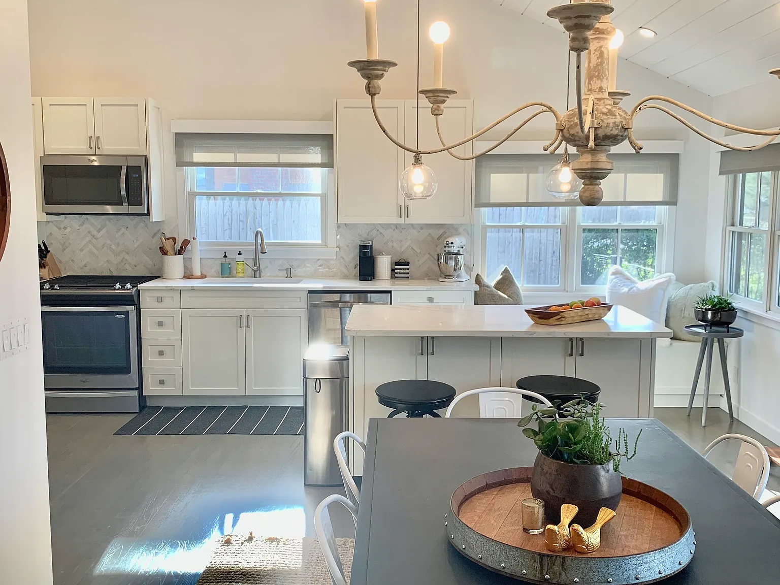 Beautifully Decorated Sag Harbor Summer Rental in Pine Neck — Photo 4