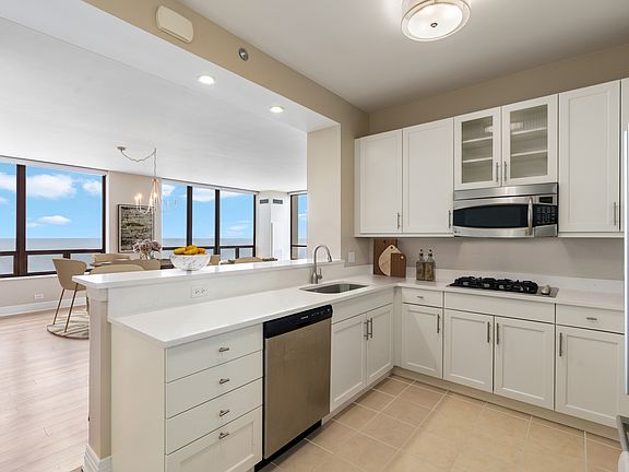 4th image of 600 N Lake Shore Dr APT 1011