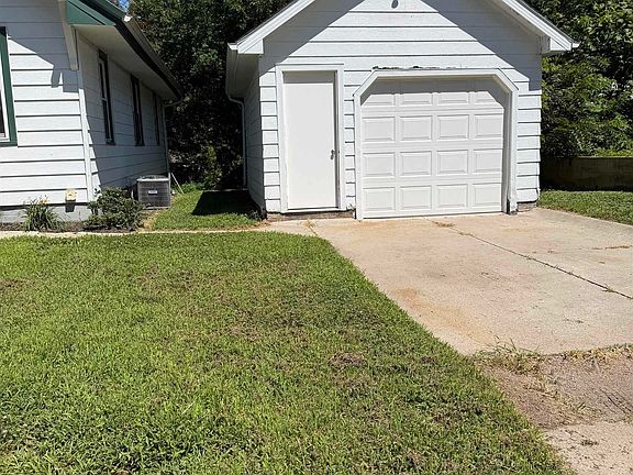 3rd image of 114 S 19th St