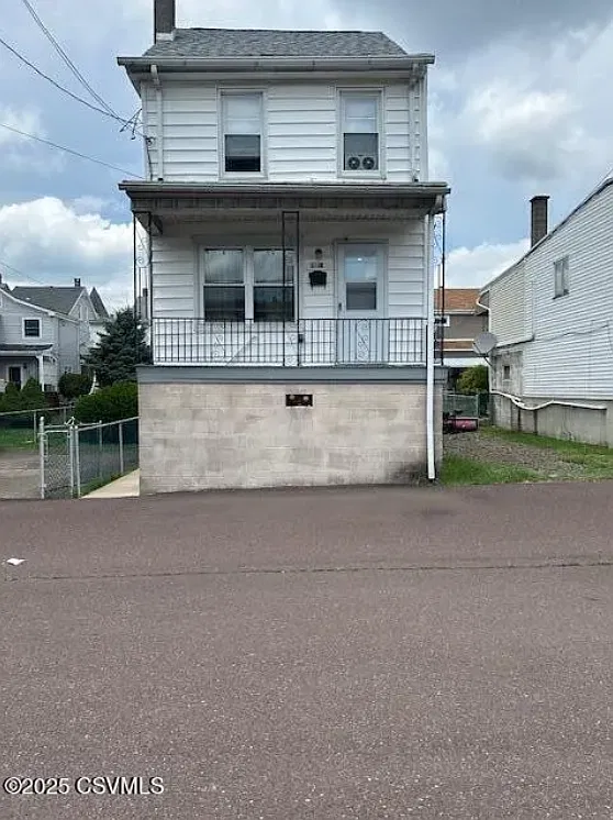 319 W Butternut St — Photo 2