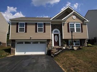 300 Summit Cir, Houston, PA 15342