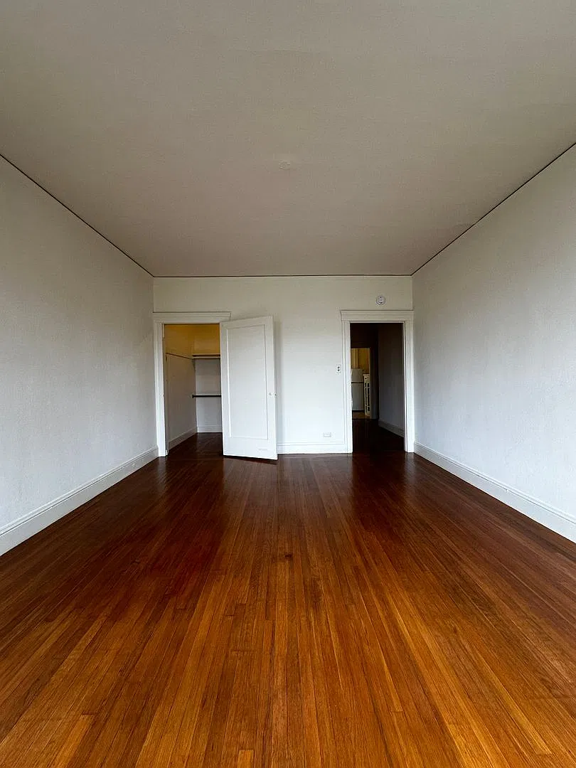 200 Alhambra Street (1361r) — Photo 3
