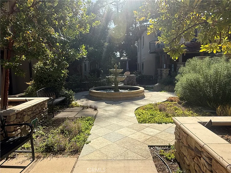 158 S Sierra Madre Blvd — Photo 2