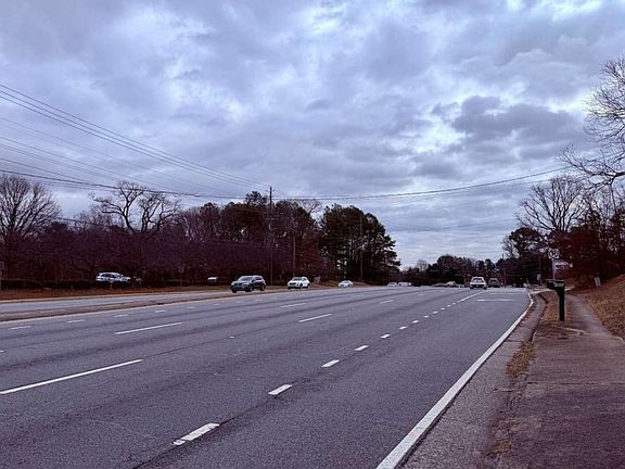 4th image of 1400 Woodstock Rd