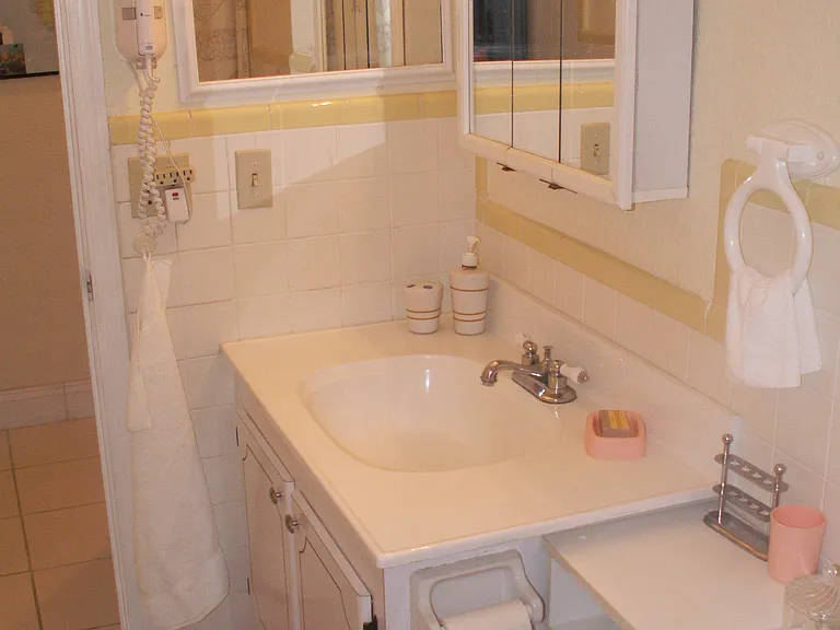 321 SE 12th Ave — Photo 7