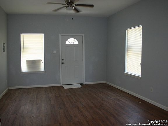 3rd image of 831 Green St