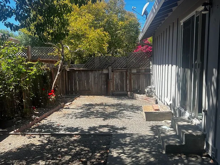1244 Martha Way — Photo 3